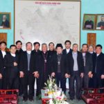 Đại diện Giáo phận Vinh chào thăm Đức Tân Giám mục Giáo phận tại Hưng Hóa