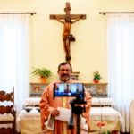 Nhờ Internet, giữa đại dịch, linh mục xa mà vẫn gần giáo dân