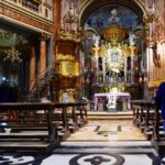 Tại sao đình chỉ việc cử hành thánh lễ giữa cơn đại dịch?