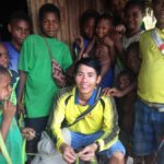 Người tu sĩ trẻ trên đảo quốc thổ dân