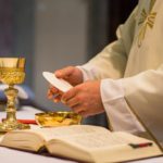 Thông báo của Ban Phụng vụ Giáo phận Vinh về bánh và rượu dùng trong Thánh lễ