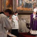 Đức Thánh Cha dâng lễ cầu nguyện cho các tín hữu qua đời