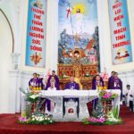 Đức Giám mục Anphong dâng Thánh lễ trong Tuần chầu của giáo xứ Vạn Phần