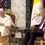 Đức Thánh Cha Phanxicô đến phi trường Baghdad và được Thủ tướng Iraq chào đón
