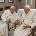 Đức Phanxicô chúc mừng và cảm ơn Đức Bênêđictô XVI nhân 70 năm linh mục