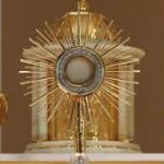 Giám mục Cameroon tìm thấy Mình Thánh Chúa nguyên vẹn