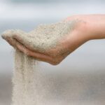 Này ngôn ngữ, xin dằn cho êm lại…