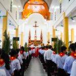 Đức cha Anphong cử hành Lễ Lá tại giáo xứ Yên Lưu