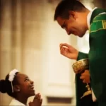 Maëlys, 9 tuổi, hiểu mọi điều về mầu nhiệm Thánh Thể